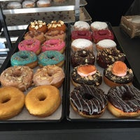 Foto tirada no(a) Jolly Molly Donuts por Caro M. em 8/25/2015