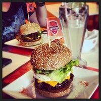 Photo taken at Johnnie Special Burger by Marcelo A. on 1/30/2013