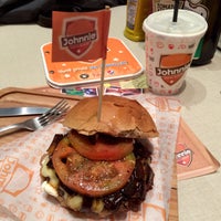 Photo taken at Johnnie Special Burger by Marcelo A. on 8/4/2015