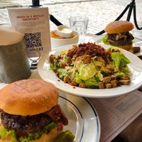 Photo taken at Døgnvill Burger by Gülen on 7/26/2021