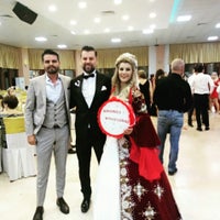 Photo taken at Yeni Sanayi Düğün Salonu by Yalçın A. on 6/22/2018