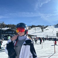 Photo taken at Mammoth Mountain Ski Resort by Natalya N. on 12/9/2023