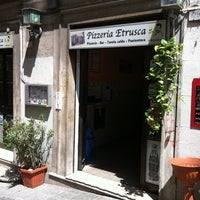 Foto diambil di Pizzeria Etrusca oleh James W. pada 7/20/2011