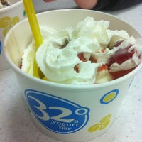 Foto tirada no(a) 32° Yogurt Bar por Megan H. em 3/5/2012