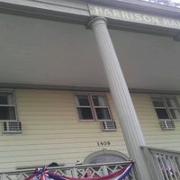 7/5/2012 tarihinde Sean W.ziyaretçi tarafından Harrison Hall Hotel'de çekilen fotoğraf