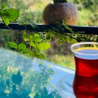 Foto tomada en Yalçınöz Organik Köy Kahvaltısı  por Tülay K. el 5/26/2019