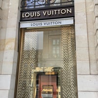Foto diambil di Waldorf Astoria Versailles - Trianon Palace oleh Fmb pada 6/20/2023