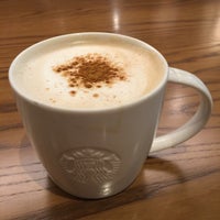 Photo taken at Starbucks by Itsumi H. on 10/30/2015