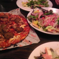 Foto scattata a Uncle Maddio&amp;#39;s Pizza Joint da Michael T. il 10/28/2012