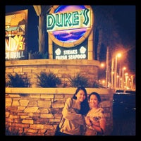 Foto tirada no(a) Duke&amp;#39;s por Atika M. em 11/4/2012