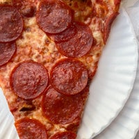 Foto diambil di Joe&amp;#39;s Pizza oleh Mike M. pada 11/19/2023