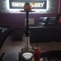 Foto scattata a Smokeberry Lounge Bar da Vano L. il 9/10/2022