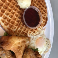 Foto scattata a Home of Chicken and Waffles da Ed D. il 5/27/2019