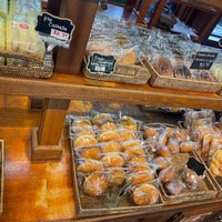 Foto diambil di Shilla Bakery &amp;amp; Cafe oleh J 🦋 pada 1/25/2023