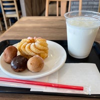 Photo taken at Mister Donut by Yas I. on 7/24/2021