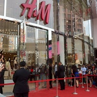 h & m pavilion