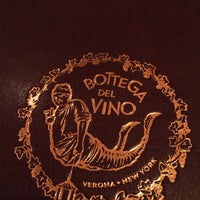 Foto tirada no(a) Bottega del Vino por Tom M. em 3/22/2015