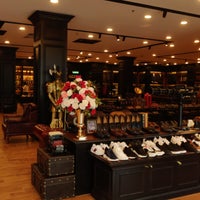 Tomaz Factory Outlet Shoe Store