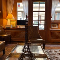 Photo taken at Hôtel de Fleurie by carlos b. on 2/19/2023