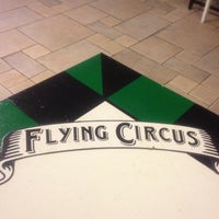 รูปภาพถ่ายที่ Flying Circus โดย Sara M. เมื่อ 5/13/2013