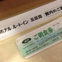 Photo taken at Hotel Route-Inn Gotanda by takabon on 12/15/2012