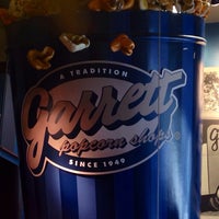 4/20/2014にMara L.がGarrett Popcorn Shops HQで撮った写真
