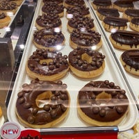 Photo taken at Krispy Kreme by Bin W. on 7/16/2022