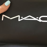 Photo taken at MAC Cosmetics by Дианочка👄 on 6/21/2017
