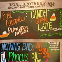 รูปภาพถ่ายที่ Heine Brothers&amp;#39; Coffee โดย karla p. เมื่อ 11/10/2017
