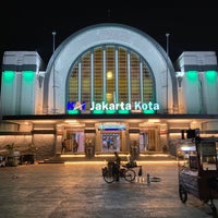 Photo taken at Stasiun Jakarta Kota by FWB on 11/9/2023