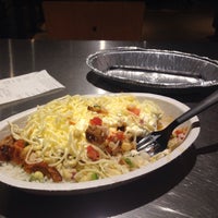 Photo taken at Chipotle Mexican Grill by Diego Dier on 9/24/2015