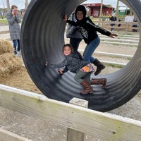 Foto tomada en Eckert&amp;#39;s Millstadt Fun Farm  por Jennifer el 10/22/2021