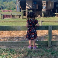 Foto tomada en Eckert&amp;#39;s Millstadt Fun Farm  por Jennifer el 10/2/2019