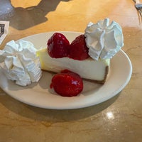 Photo taken at The Cheesecake Factory by はらたく on 9/28/2023