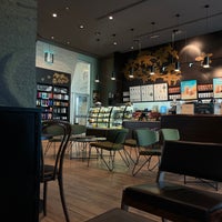 Foto tirada no(a) Starbucks por M27 em 7/4/2023