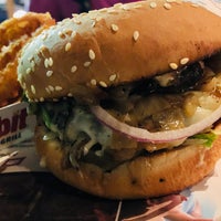 Photo taken at The Habit Burger Grill by 嘉雯 on 10/11/2020