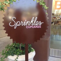 Foto tomada en Sprinkles Cupcakes  por Rachel Y. el 11/3/2013