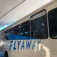 Photo taken at FlyAway Bus by 나영 김. on 10/27/2019