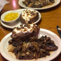 Photo taken at Texas Roadhouse by 나영 김. on 10/20/2019