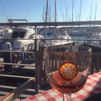 Foto diambil di Tô na Onda oleh Claudia P. pada 1/3/2015