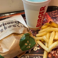 Photo taken at Burger King by 雫(•ㅂ•) on 6/23/2022