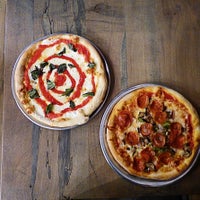 1/27/2020 tarihinde Top Tomato Bar &amp;amp; Pizzaziyaretçi tarafından Top Tomato Bar &amp;amp; Pizza'de çekilen fotoğraf