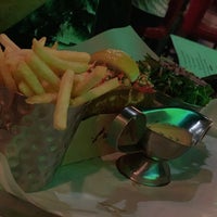 รูปภาพถ่ายที่ Burger &amp;amp; Lobster โดย Saif เมื่อ 2/26/2020