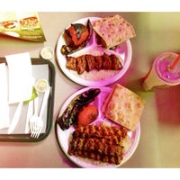 6/5/2014 tarihinde Haleigh L.ziyaretçi tarafından U PiCK Cafe (Kabob &amp;amp; Pizza)'de çekilen fotoğraf