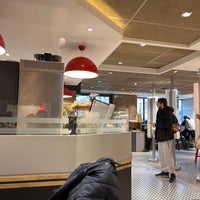 Photo taken at McDonald&amp;#39;s by Thibaut P. on 9/24/2022