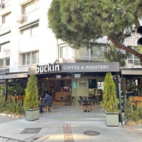 Foto tirada no(a) Buckin Coffee &amp;amp; Roastery por tolga t. em 4/16/2021