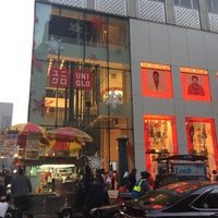 Photo taken at UNIQLO by hirobotics on 12/12/2015