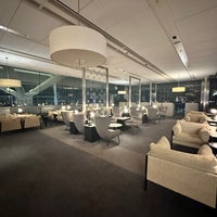 Foto diambil di BA Galleries First Lounge oleh Tusenpai L. pada 3/11/2024