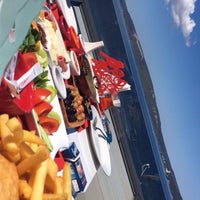 Снимок сделан в Çömlek Cafe &amp;amp; Restaurant пользователем Gökçe Y. 4/9/2017