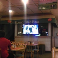 Photo taken at Round Table Pizza by D V. on 6/13/2013